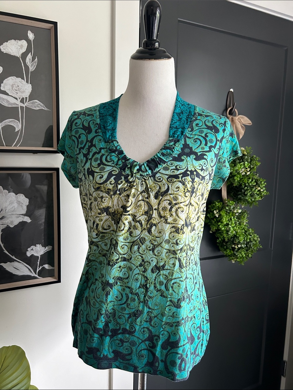 Bundle of 2 M Teal green white black paisley Swirl V-Neck Tops
